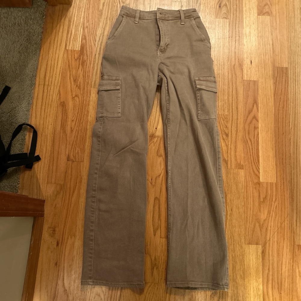 Brand new, never worn brown hollister cargo jeans